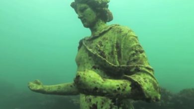 9 Amazing Statues You Can Only See Underwater