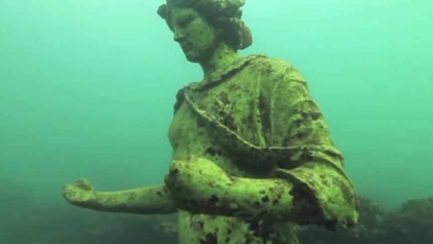 9 Amazing Statues You Can Only See Underwater