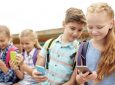 Η Γαλλία απαγορεύει τα κινητά τηλέφωνα στα σχολεία