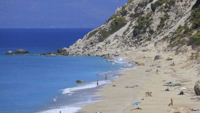 Γαλάζιες σημαίες: 9 παραλίες της Λευκάδας στις πιο καθαρές παραλίες για το 2018
