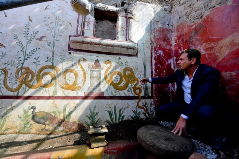 Σπάνιας ομορφιάς ευρήματα και τοιχογραφίες μόλις ανακαλύφθηκαν στην Πομπηία