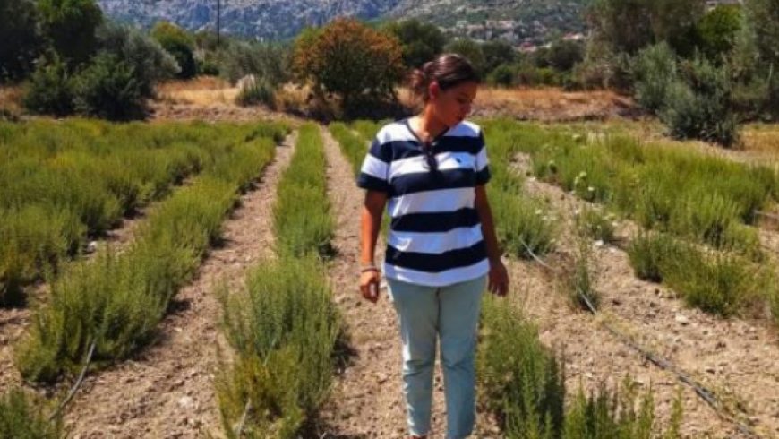 Η 26χρονη Χιώτισσα που έστησε επιχείρηση από το µηδέν, καλλιεργώντας τα παρατηµένα χωράφια των γονιών της