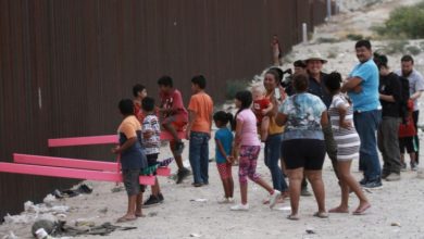 «Απάντηση» στο τείχος – Παιδιά από Μεξικό και ΗΠΑ κάνουν μαζί τραμπάλα πάνω στα σύνορα