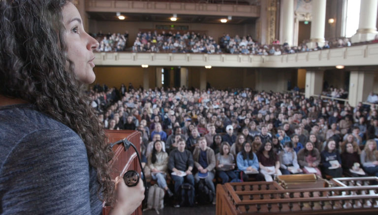 Ένα από τα πιο δημοφιλή μαθήματα του Yale υπάρχει τώρα στο Διαδίκτυο, δωρεάν