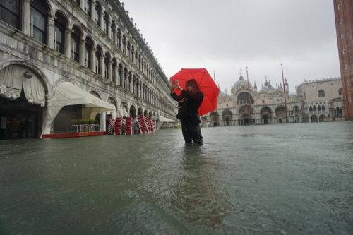 2020: Από τις πλημμύρες μέχρι τις επιδρομές ακρίδων, η «κλιματική κατάρρευση» είχε μεγάλο κόστος για όλους μας το 2020