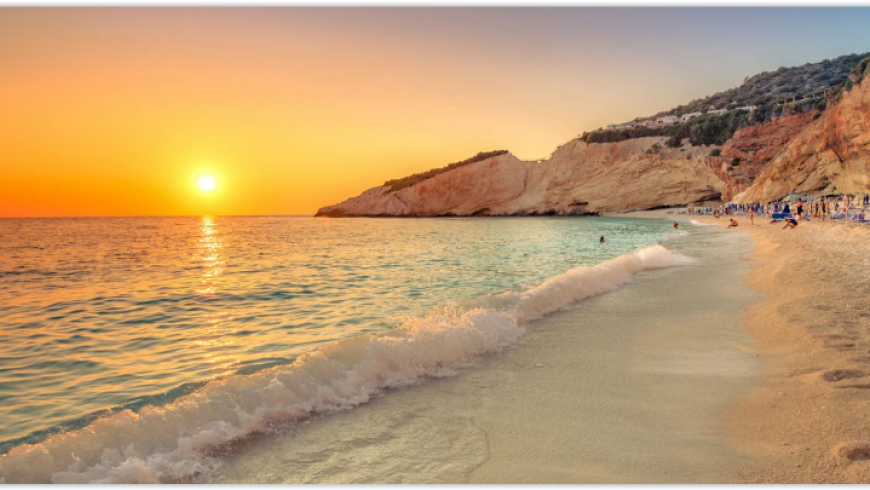 Evening Standard: Τα 20 πιο όμορφα ελληνικά νησιά για φέτος το καλοκαίρι και ένας λόγος να πας στο καθένα
