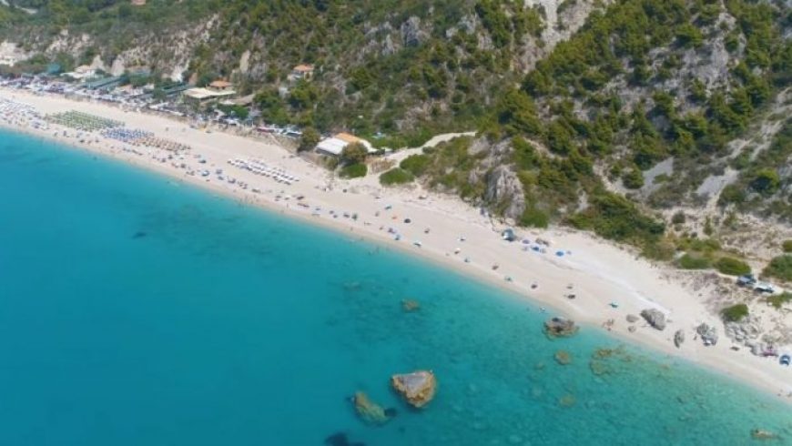 Παραλία Κάθισμα – Λευκάδα: Η «μικρή Ίμπιζα» της Ελλάδος
