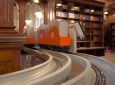 Η Δημόσια Βιβλιοθήκη της Νέας Υόρκης μας άφησε άφωνους με το τρένο για βιβλία που τα «σπάει»
