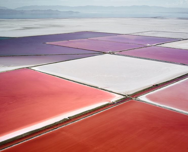 Αεροφωτογραφίες από τις πιο «ζωντανές» χρωματικά αλυκές του κόσμου