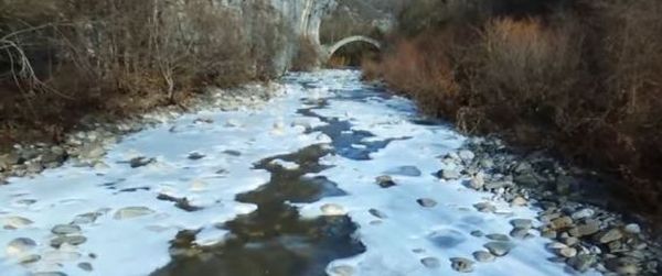 Βίντεο: Οι παγωμένοι παραπόταμοι του Βίκου στο Ζαγόρι