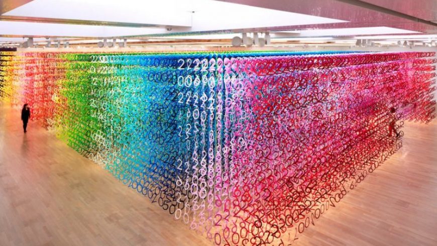 60.000 αριθμοί και 100 χρώματα στο installation “Forest of Numbers”