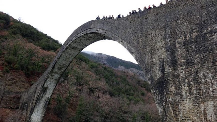 Γεφύρι της Πλάκας: Συνεργασία για την αποκατάσταση του εμβληματικού γεφυριού