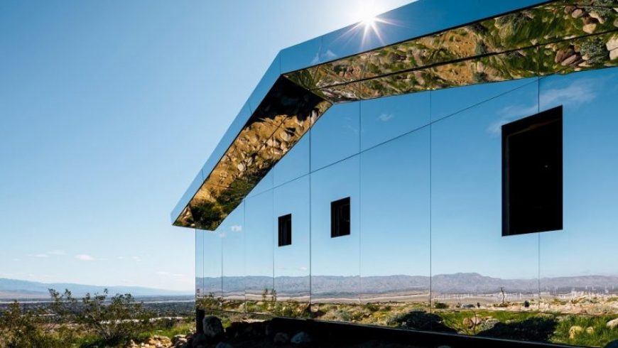 Εντυπωσιακή εγκατάσταση από καθρέφτες στο Desert X art festival