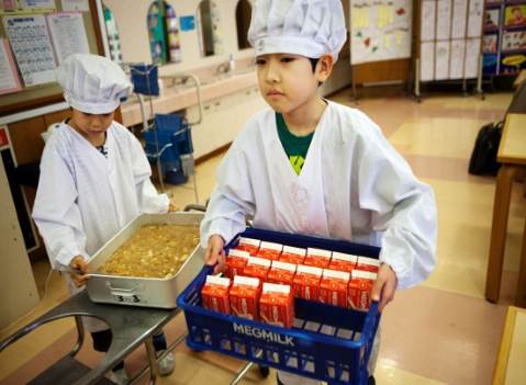 Το καταπληκτικό πρόγραμμα σχολικών γευμάτων της Ιαπωνίας