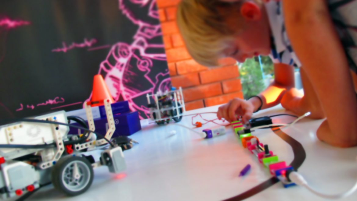 Στα εργαστήρια της Robotixlab τα παιδιά μπορούν να φτιάξουν το δικό τους ρομπότ