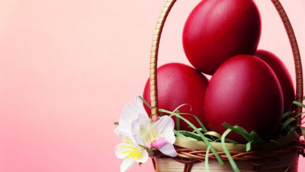 Γιατί βάφουμε κόκκινα αυγά τη Μεγάλη Πέμπτη;