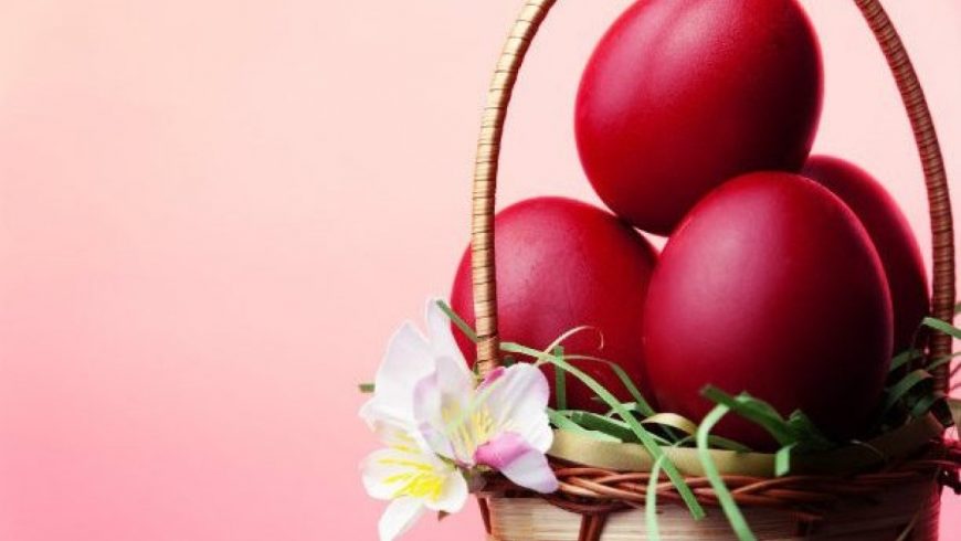 Γιατί βάφουμε κόκκινα αυγά τη Μεγάλη Πέμπτη;