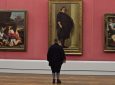 Museum Patrons Accidentally Matching Artworks Photographed by Stefan Draschan