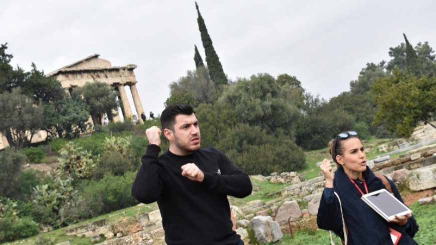 Για πρώτη φορά στην Ελλάδα άτομα με προβλήματα στην ακοή ξεναγήθηκαν σε αρχαιολογικό χώρο
