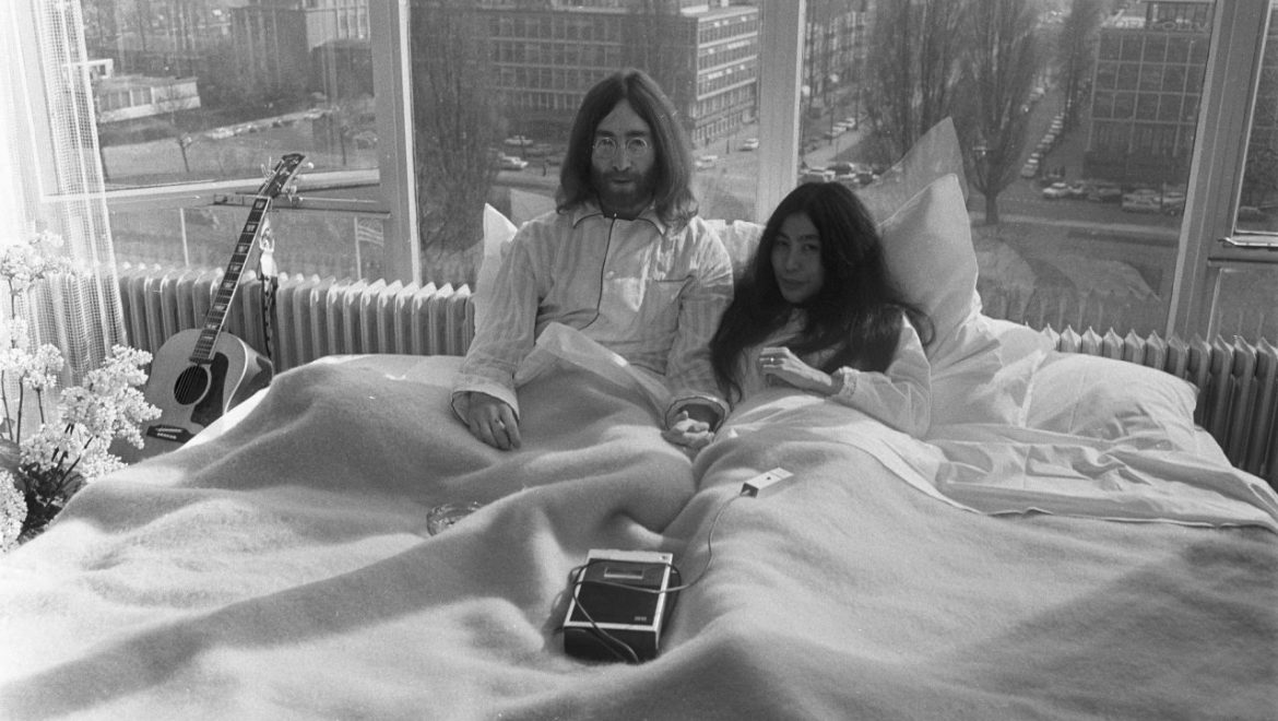 Το ντοκιμαντέρ που γύρισε η Γιόκο Όνο με τον Τζον Λένον για το Bed-ing