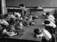 9 vintage φωτογραφίες από όλο τον κόσμο μας θυμίζουν τι θα πει «Πρώτη μέρα σχολείο»