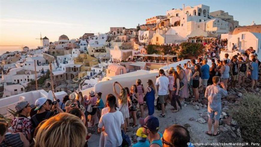DW : Οι παρενέργειες της ελληνικής τουριστικής ανάπτυξης