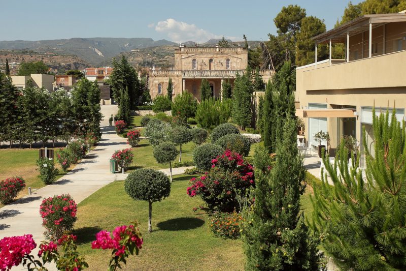 Μια βίλα του Άγγελου Σικελιανού έγινε χλιδάτο ξενοδοχείο στη Συκιά Κορινθίας