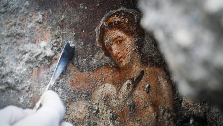 Βρήκαν τοιχογραφία με τη Λήδα και τον κύκνο στις στάχτες της Πομπηίας