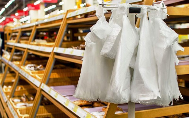 Κατά 80% περιορίστηκε η χρήση πλαστικής σακούλας στα σούπερ μάρκετ το 2018