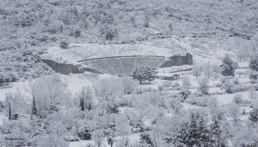 Μαγευτικό τοπίο – Το αρχαίο θέατρο της Δωδώνης στα λευκά