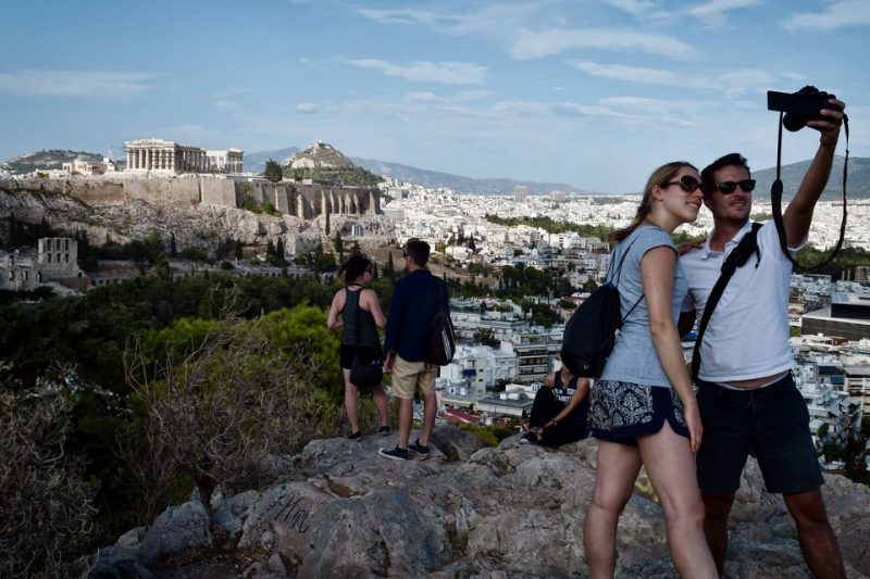 Η Ελλάδα ανταγωνίζεται τουριστικά τον εαυτό της