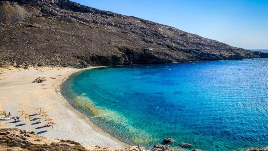 Στη Σέριφο η πρώτη ελληνική παραλία όπου απαγορεύτηκε το κάπνισμα