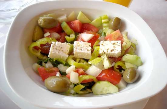 FAZ: Ωδή στην «Greek Salat»