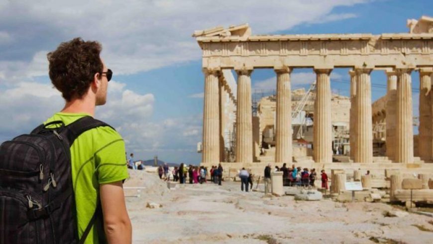 «Ανοιχτοχέρηδες» φέτος οι τουρίστες στην Ελλάδα: Στο +16% η κατά κεφαλήν δαπάνη