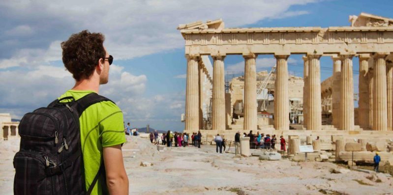 «Ανοιχτοχέρηδες» φέτος οι τουρίστες στην Ελλάδα: Στο +16% η κατά κεφαλήν δαπάνη