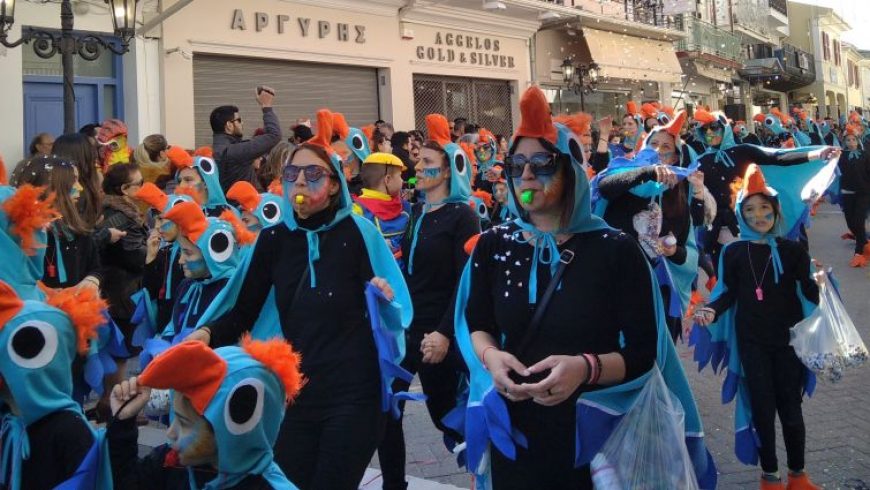 Φωτογραφικά στιγμιότυπα από την παρέλαση των μικρών καρναβαλιστών