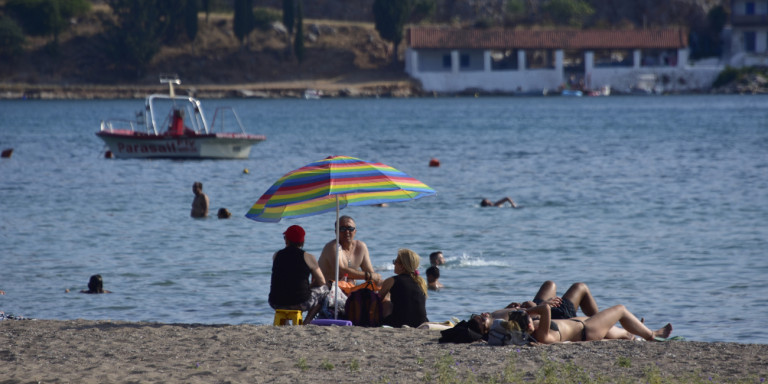 Η Bild προτείνει Ελλάδα για διακοπές το καλοκαίρι – «Σχεδόν ακίνδυνη για κορωνοϊό»