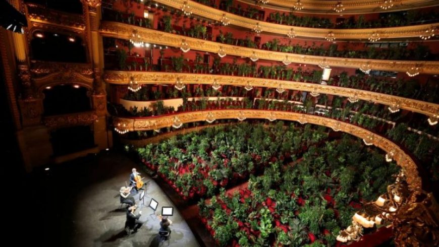 Με 3.000 φυτά αντί για θεατές η πρεμιέρα της Oπερας της Βαρκελώνης μετά το lockdown