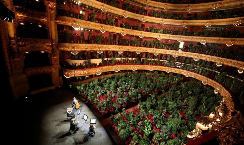 Με 3.000 φυτά αντί για θεατές η πρεμιέρα της Oπερας της Βαρκελώνης μετά το lockdown