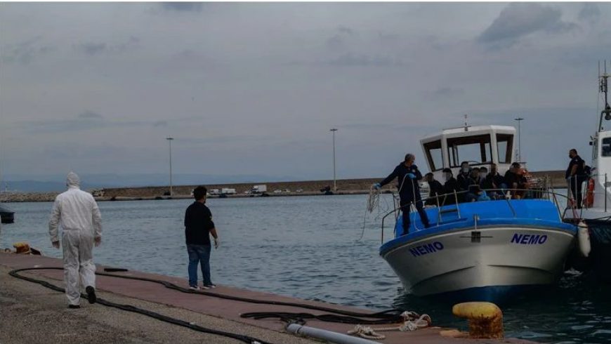 Λευκάδα: Σκάφος με 30 μετανάστες εντοπίστηκε ανοιχτά του νησιού – Επιβαίνουν και έξι παιδιά