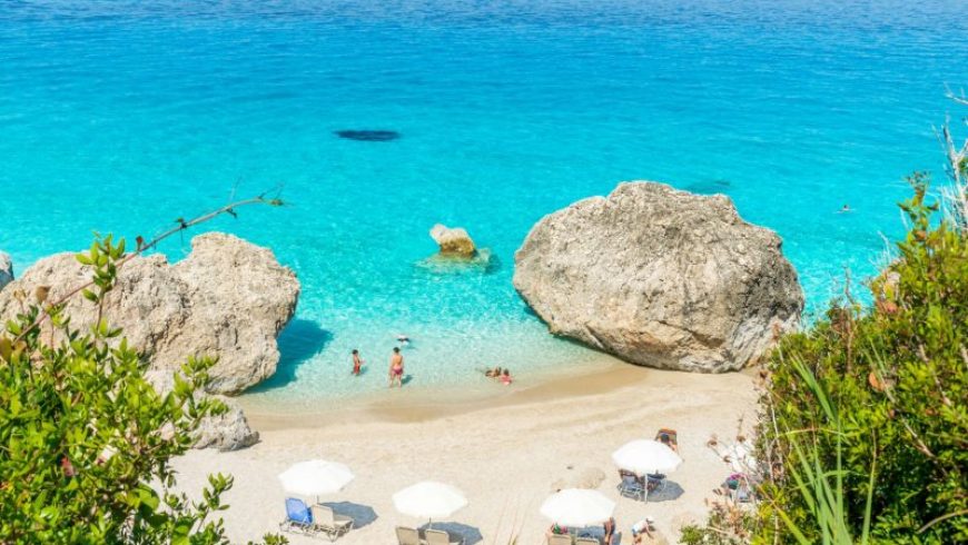 Η Telegraph προτείνει 10 ελληνικά νησιά για διακοπές – Τα δημοφιλή, τα ψαγμένα, τα αουτσάιντερ