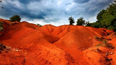 Κοκκινοπηλός: Ενα instagramικό σκηνικό στην Πρέβεζα – Κατακόκκινοι λόφοι, σαν να είσαι στον Αρη