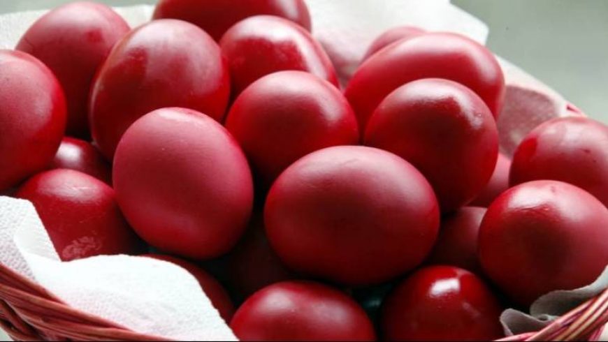Γατί βάφουμε τα αυγά κόκκινα τη Μεγάλη Πέμπτη – Τι συμβολίζει