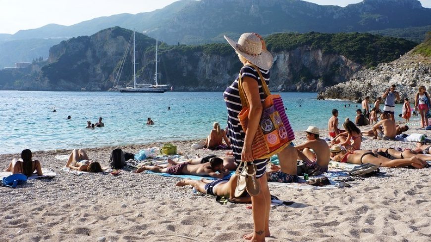 Ελληνικός τουρισμός 2021: Αύξηση της μέσης δαπάνης ανά ταξίδι έναντι του 2019 – Oι 5 σημαντικότερες Περιφέρειες