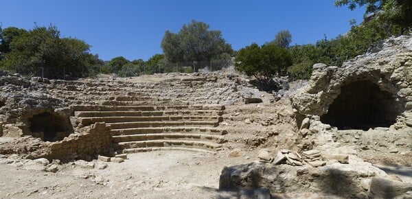 Αρχαίο δημόσιο κτήριο αποκαλύφθηκε στη Λισό Χανίων – Βουλευτήριο ή ωδείο του 1ου αι. μ.Χ.