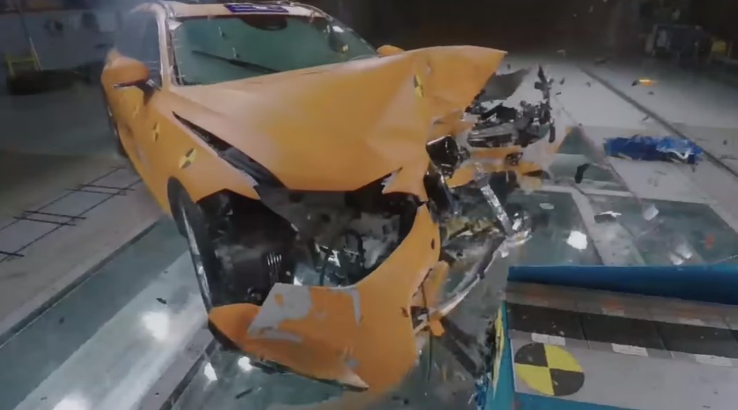 Μια συναρπαστική οπτική του πώς καταστρέφονται τα αυτοκίνητα για τη μεγάλη οθόνη