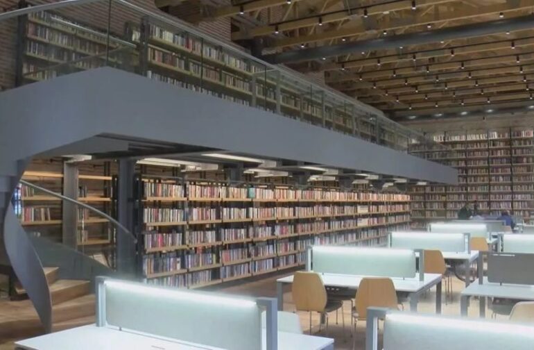 Δείτε τη μεγαλύτερη βιβλιοθήκη της Κωνσταντινούπολης – Είναι μία από τις κορυφαίες της Ευρώπης