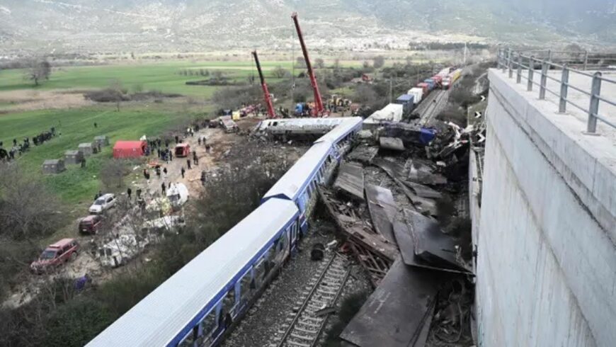 Εικόνες από drone του αγγλικού Guardian από τον τόπο του δυστυχήματος στα Τέμπη