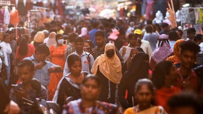 Η Ινδία ξεπερνά την Κίνα – Γίνεται η πολυπληθέστερη χώρα στον κόσμο