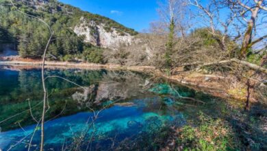 H ομορφότερη γαλάζια λίμνη της Ελλάδας – Ένα συγκλονιστικό τοπίο